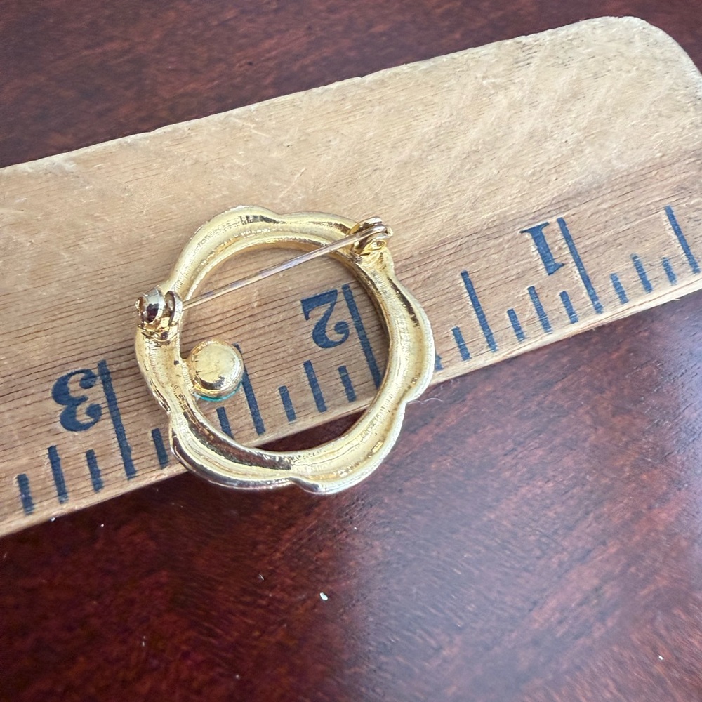 Vintage Gold Tone Brooch - Picture 2 of 2